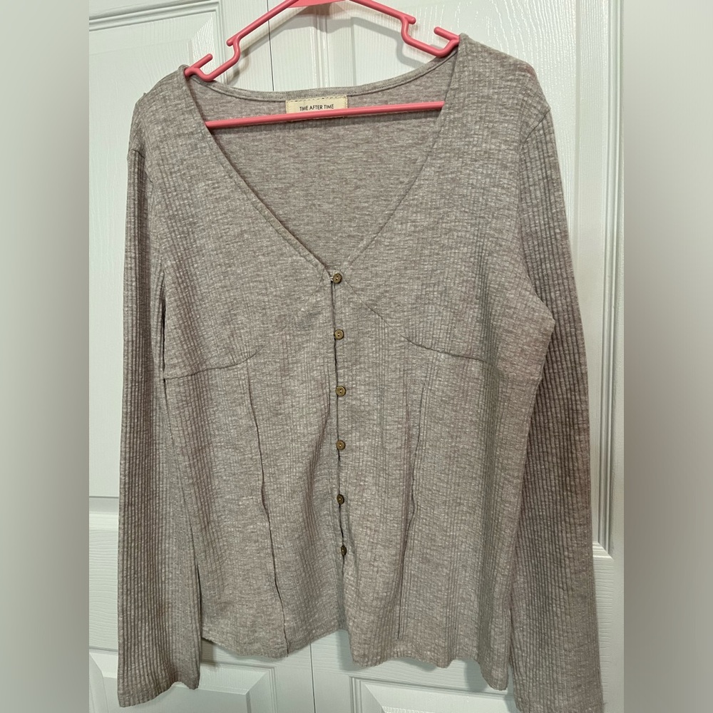 Time after Time Boho Tan V-neck Sweater Size large NWOT‎